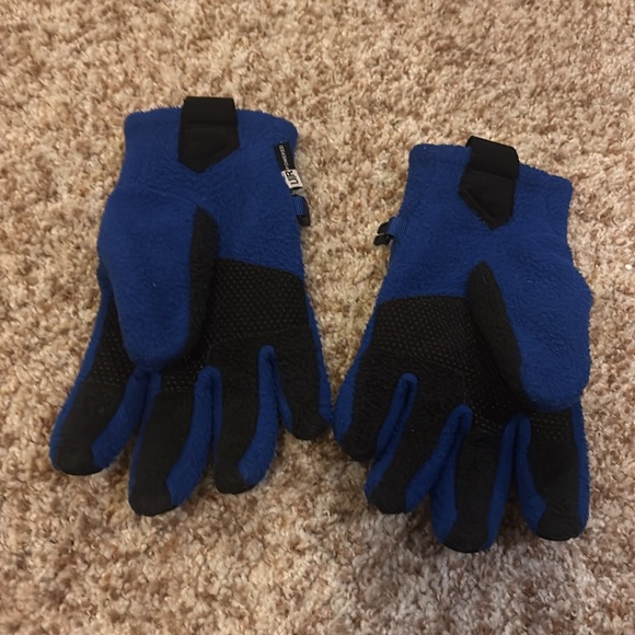 The North Face kids fleece gloves. Size S i think the model is Denali - Picture 2 of 3